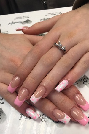 ACRYLIC-NAIL-EXTENSIONS-EXPERTS-NEAR-ME